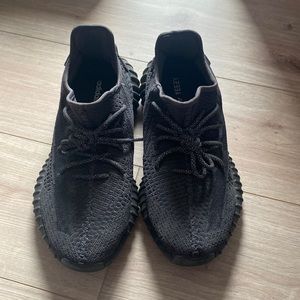 Black yeezys non reflective